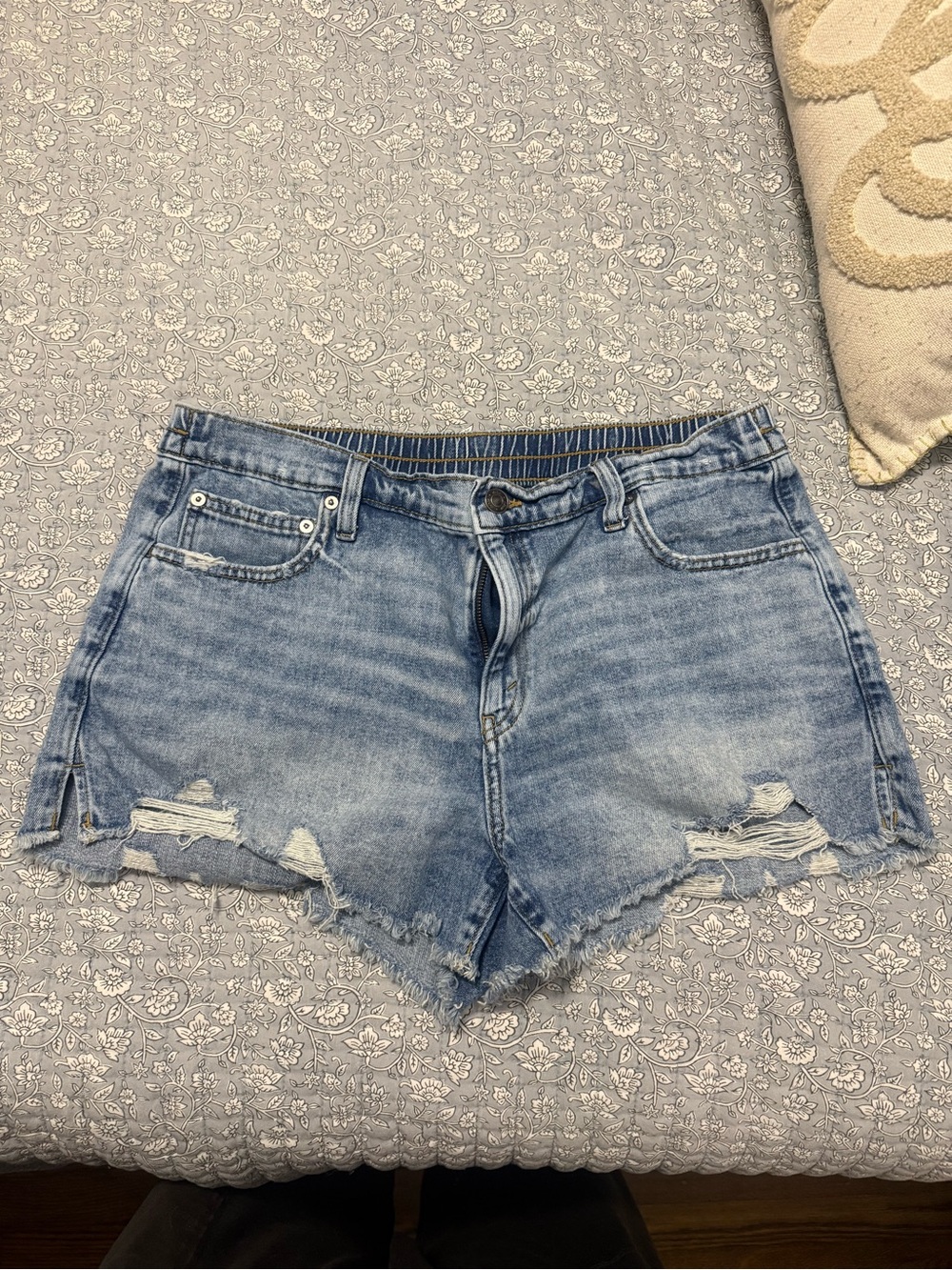 Aerie Large Women’s Light Blue Distressed Denim Shorts